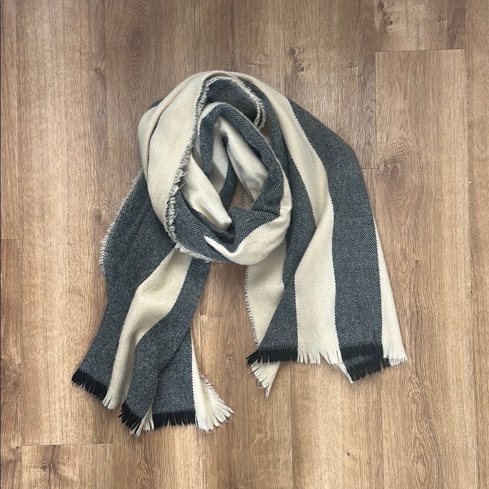 Urban Outfitters Silence + Noise Black and Cream Scarf‎